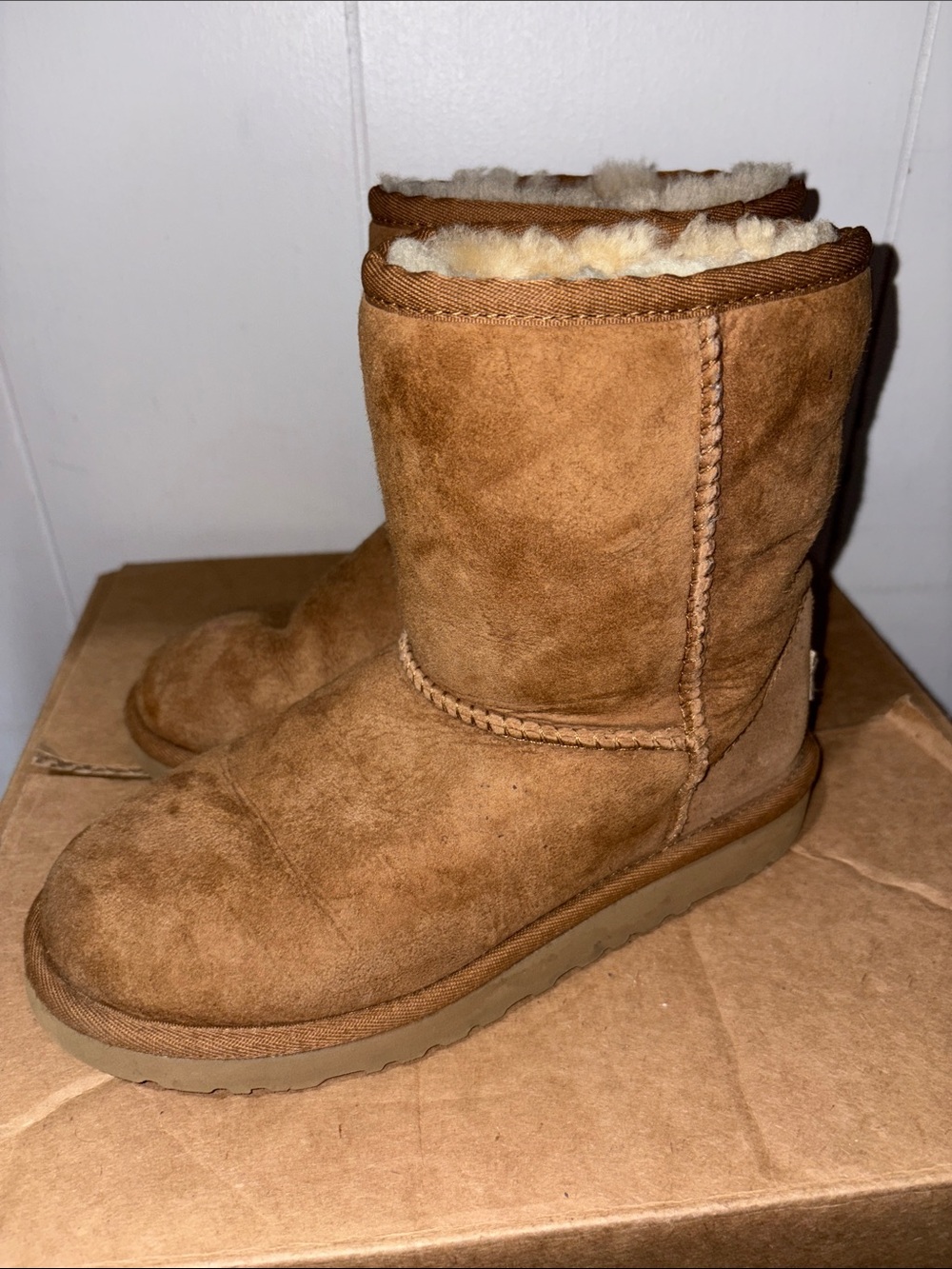 UGG Classic Short Boot Chestnut Suede size 3